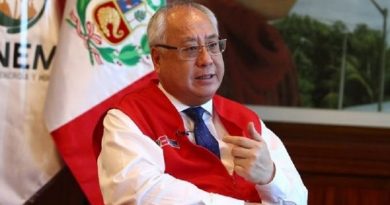 Renuncia ministro de Energía y Minas de Perú por asesorar constructora brasilera Odebrecht