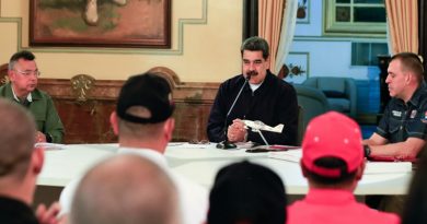 Mandatario nacional firmó decreto de creación de la empresa Aeronáutica Nacional EANSA adscrita a Conviasa