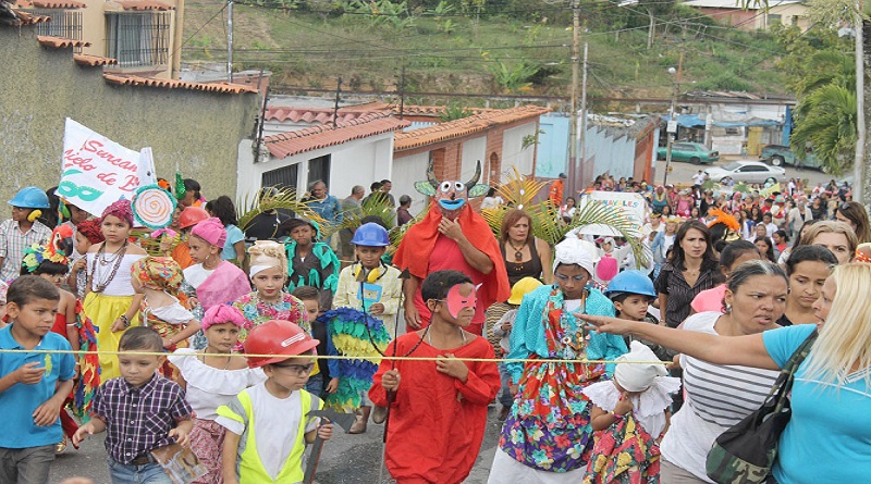 Escolares de Carrizal iniciaron Carnaval 2020 con alegría y comparsas