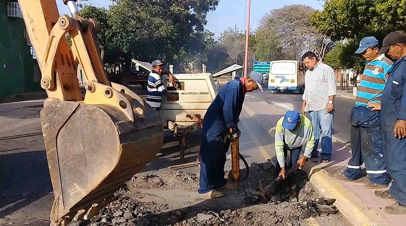 Reparan sistema de recolección de aguas servidas en Coro