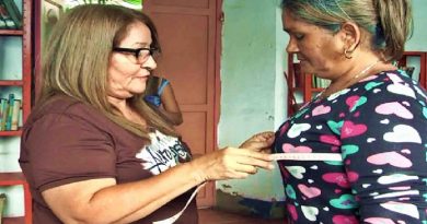 Inces capacita a 25 emprendedoras en confección de ropa en Falcón