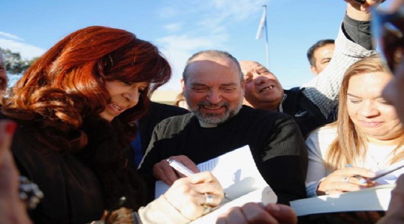 Vicepresidenta de Argentina Cristina Kirchner denuncia al fisco y otras entidades por persecución judicial durante gestión Macri
