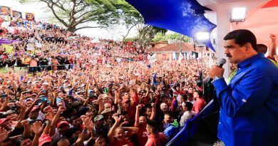 Defender la independencia de la Patria incluso con las armas de la República jura la Juventud venezolana del siglo XXI
