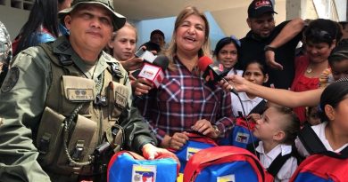 Gobierno de Monagas entrego kits escolares en el CEIB Centurión