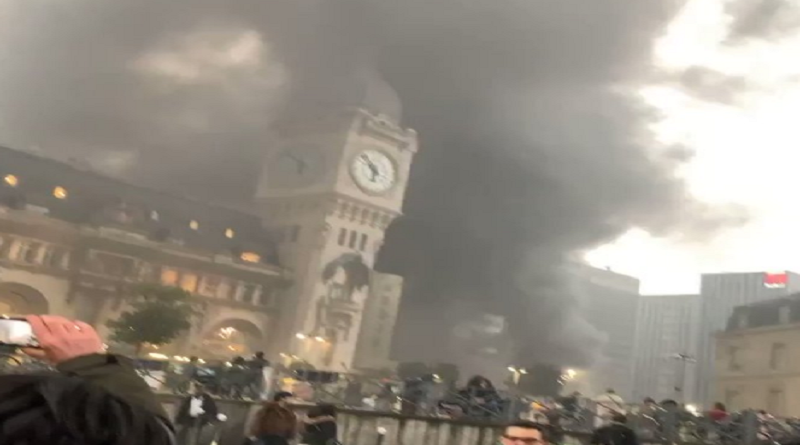 Francia | Gran incendio afecta la estación de trenes de París