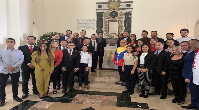 Juventud patriótica rindió honores al Padre de la Patria y al Vencedor de Tiranos