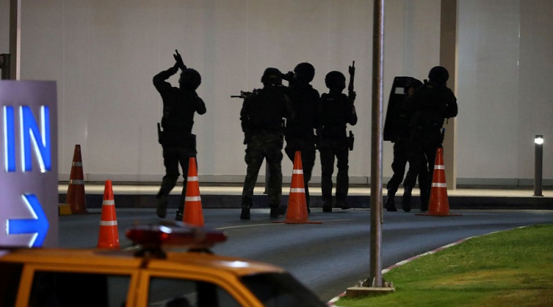 Un soldado de Tailandia mata a una veintena de personas en un centro comercial y se atrinchera
