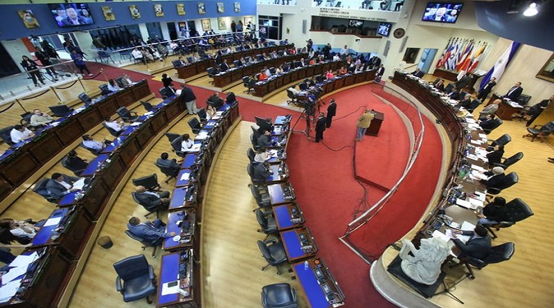 Asamblea Legislativa de El Salvador aprueba la restricción de garantías constitucionales por COVID-19