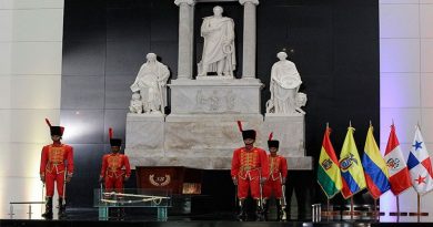 Vicepresidenta Delcy Rodríguez encabeza Ofrenda Floral en el Panteón Nacional