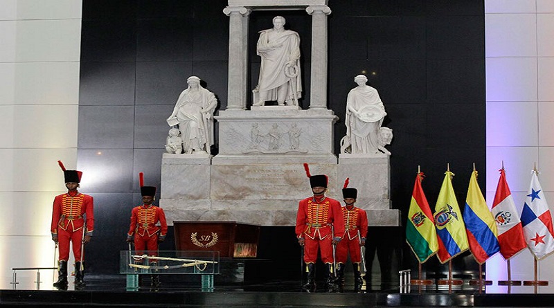 Vicepresidenta Delcy Rodríguez encabeza Ofrenda Floral en el Panteón Nacional