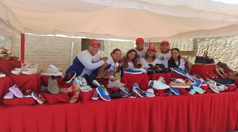 Entregan más de mil pares de zapatos a la Base de Misiones El Sueño de Hugo Chávez en Caracas