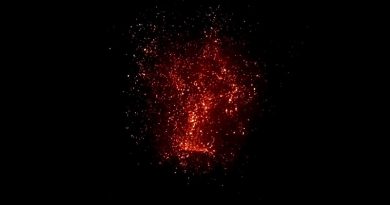 Volcán más grande de Europa ofrece un espectáculo de fuegos artificiales