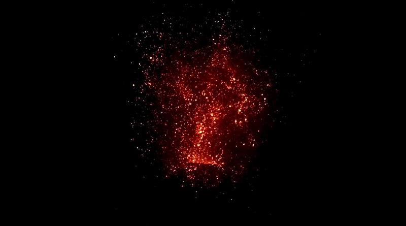 Volcán más grande de Europa ofrece un espectáculo de fuegos artificiales