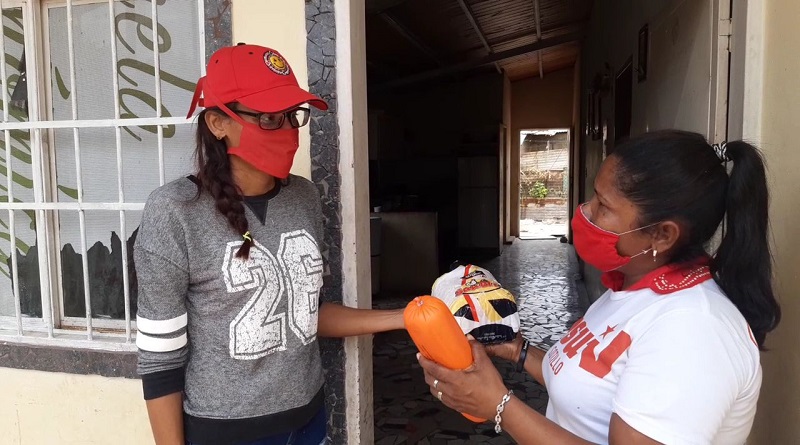 Distribuyen casa por casa combos proteicos a familias de Puerto La Cruz