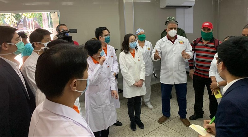 Delegación de expertos chinos visitó casa por casa en la parroquia Coche