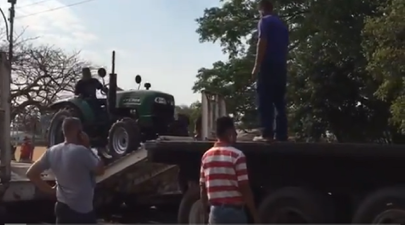 Gobierno Nacional fortalece producción campesina con la entrega de 100 tractores