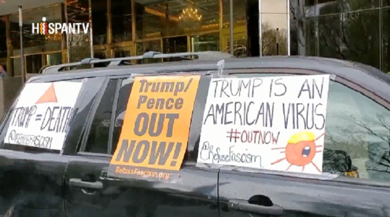 Estadounidenses protestan contra Trump con bolsas que asemejan a víctimas de Covid19