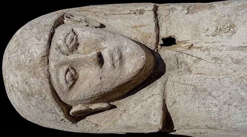 Hallan una momia de niña de 3.600 años de antigüedad con sus joyas en Egipto