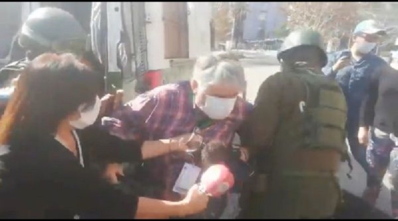 Por registrar protesta pacífica detienen a camarógrafo de Prensa Latina en Chile