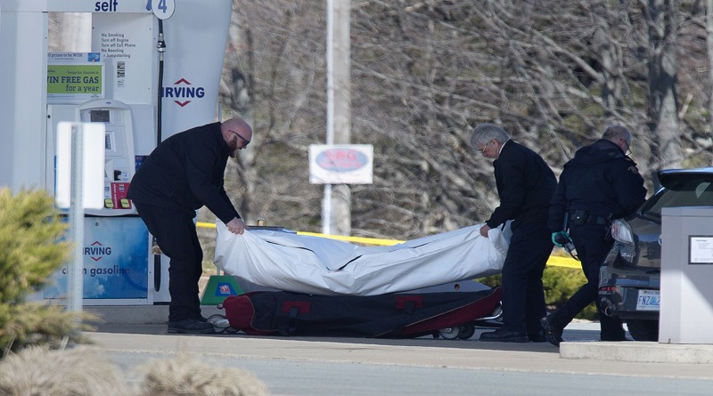 Hombre armado mata a más de una docena de personas en Canadá