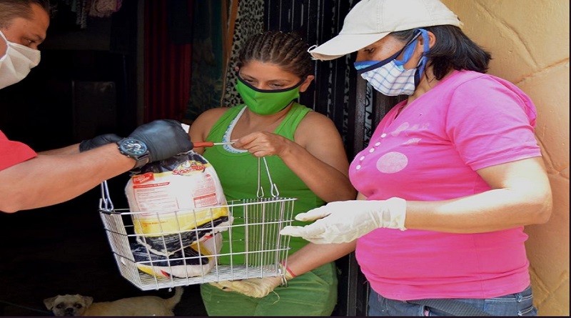 Familias de Barinas recibieron alimentos en despliegue casa por casa
