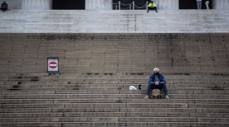 Al menos 20,5 millones de estadounidense se quedaron sin empleos en abril