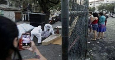 Mientras Brasil suma 16.118 decesos por coronavirus, Bolsonaro realiza concentraciones públicas y se toma fotos