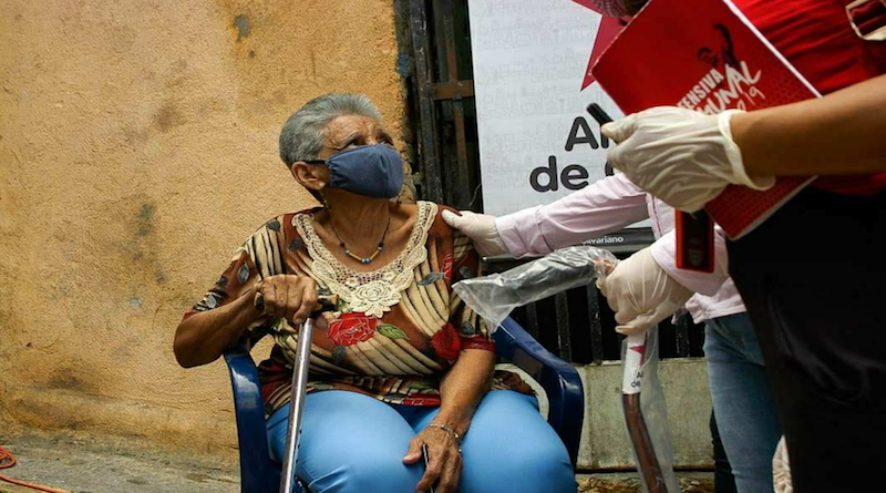 Presidente Maduro recuerda importancia de usar el tapabocas durante jornada de flexibilización segura dirigida a abuelos y niños