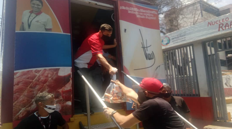 "La Bodega va a la Casa” distribuye 1,75 tonaladas de alimentos en la parroquia La Vega de Caracas