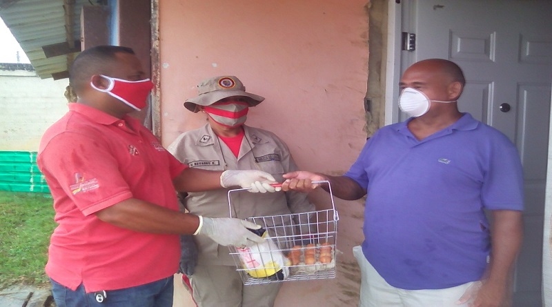 Distribuyen proteínas Casa por Casa a familias de Delta Amacuro