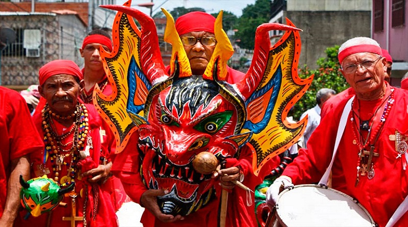 Diablos Danzantes de Corpus Christi rinden homenaje al Santísimo Sacramento