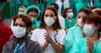 España flexibiliza restricciones por la Covid-19 a la mitad de su población