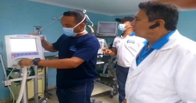 Técnicos en electromedicina reparan y mantiene equipos de soporte vital de UCI en Hospital de Cabimas