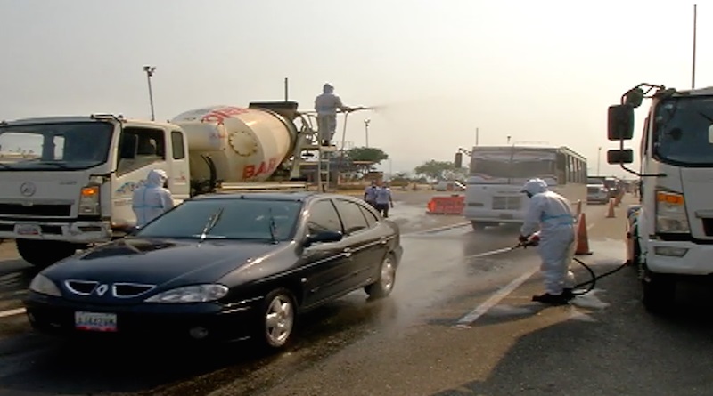 Más de 12 equipos realizan jornada de desinfección en la Autopista Caracas- La Guiara