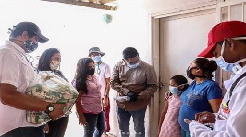 Entregan alimentos casa a casa a familias en el estado Falcón