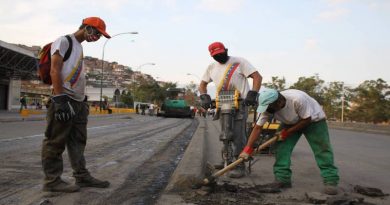 Plan Caracas Bella 2020 inició trabajos en Antímano con la colocación de 150 toneladas de asfalto
