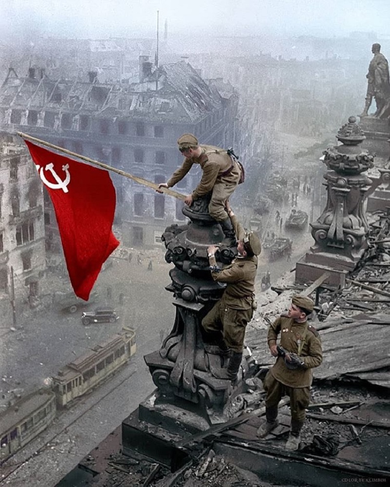 Memoria Histórica: La bandera soviética que derrotó a Hitler a la Alemania Nazi
