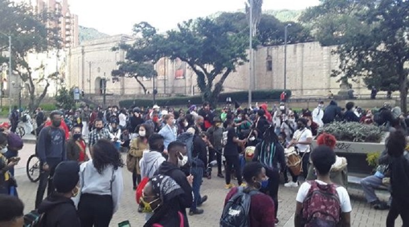 Centenares de colombianos se movilizaron este lunes en rechazo a políticas de Duque