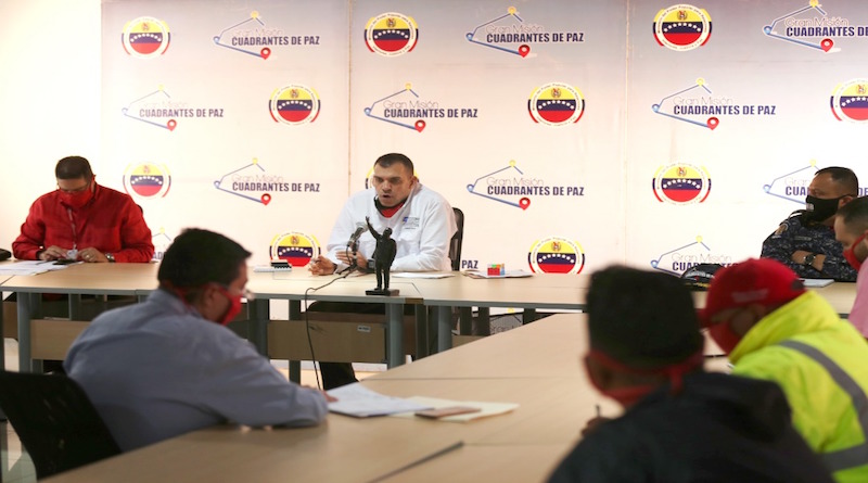 Debaten propuestas de tarifas y suministro de combustible para sector transporte