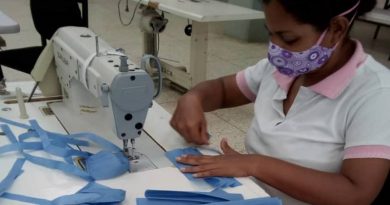 Ministerio de Industrias confecciona masivamente tapabocas para combatir la Covid-19