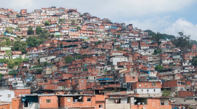 Misión Jóvenes del Barrio realizan Cine Foro y Radio Balcón en sectores de la parroquia Petare