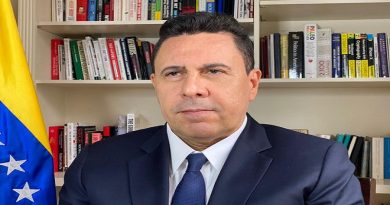 Embajador Moncada: Fascismo en Bolivia usa fanatismo religioso para manipular a la población