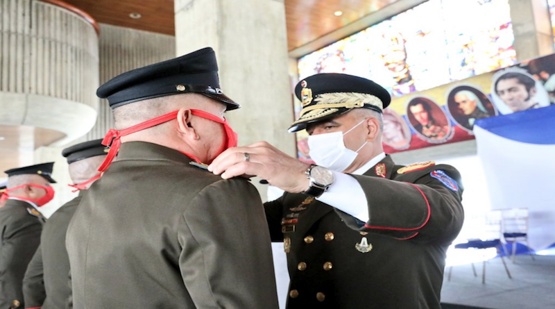 Ascienden al grado superior inmediato a 154 profesionales militares adscritos al Min. Defensa y el CEOFANB