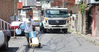 Plan de distribución de agua atendió a comunidades de la Parroquia San José de Caracas