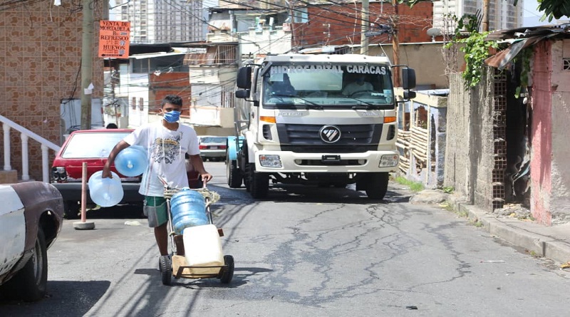 Plan de distribución de agua atendió a comunidades de la Parroquia San José de Caracas