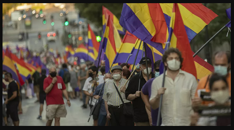 Españoles en Madrid protestan contra el rey: "La monarquía es antidemocrática y es herencia del franquismo"