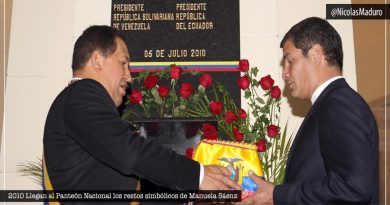 Se celebra 10 años de la reivindicación de la heroína Manuela Sáenz ante el Panteón Nacional