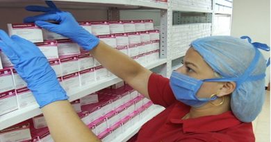 Inauguran Farmapatria en parroquia Macuto de La Guaira