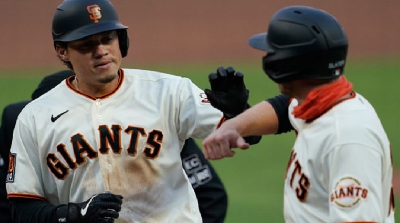 Wilmer Flores disparó su vuela cerca número 12 de la temporada en victoria de Gigantes 6-1 ante Piratas