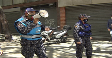Policia Comunal Bolivariana desplegada para hacer cumplir cuarentena radical en la parroquia Catedral de Caracas